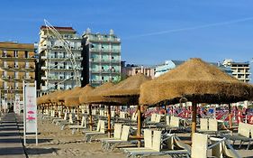 Holiday Thea & Residence